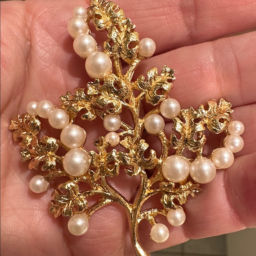 Vintage gold tone Napier brooch with tree & faux pearls - Picture 13 of 14